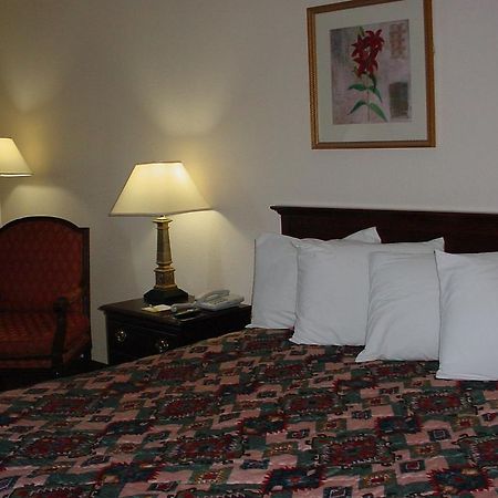 Rodeway Inn 몽고메리 객실 사진