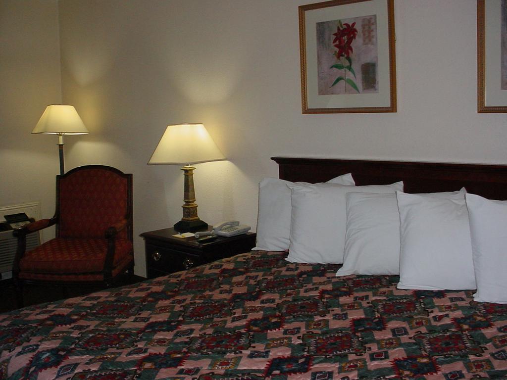 Rodeway Inn 몽고메리 객실 사진
