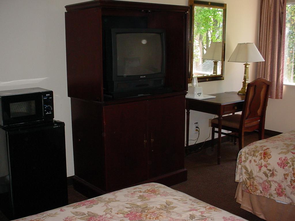 Rodeway Inn 몽고메리 객실 사진
